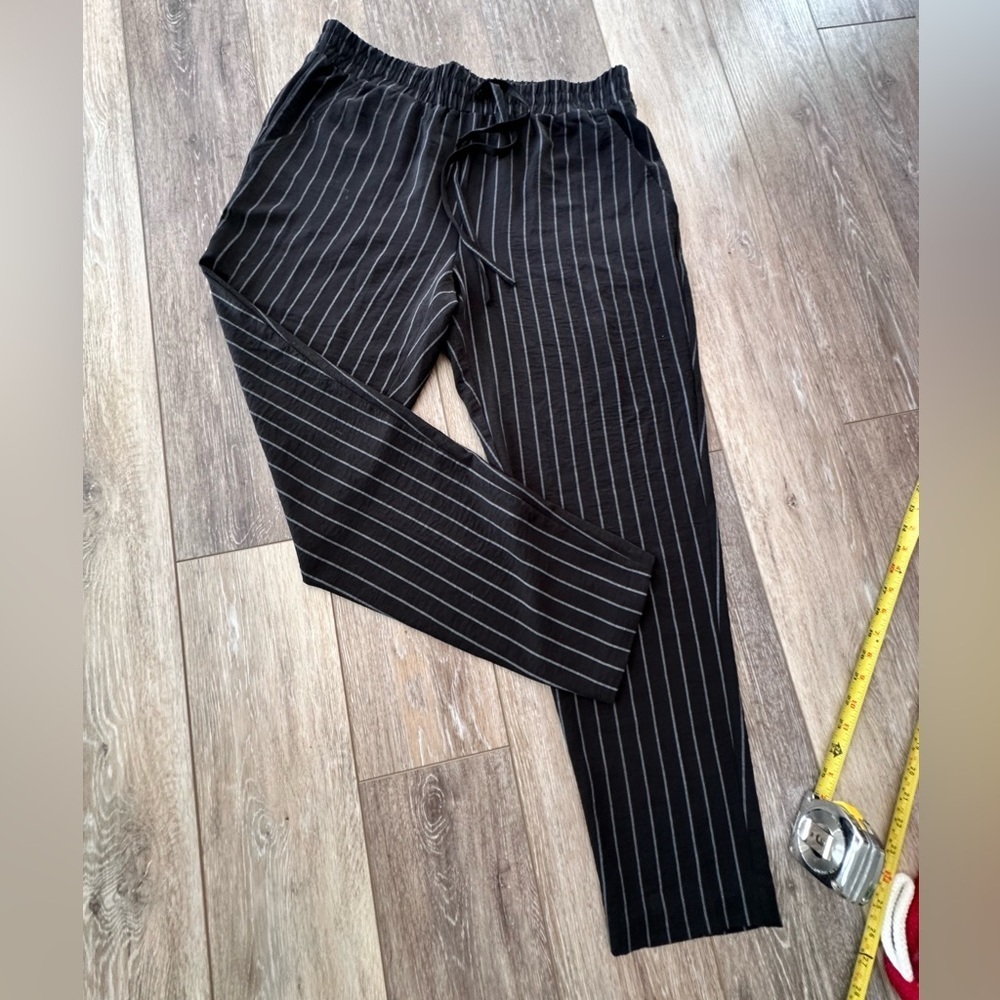 #6)  NYCC Comfortable pants with elastic waist great condition.